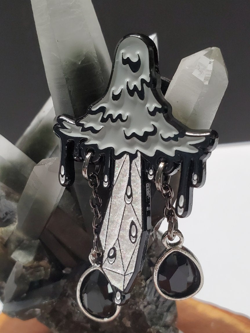 MM&SS: Inky Quartz pin